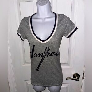 VICTORIA’s SECRET PINK 5th & Ocean YANKEES  MLB Graphic Shirt Play Ball Size XS